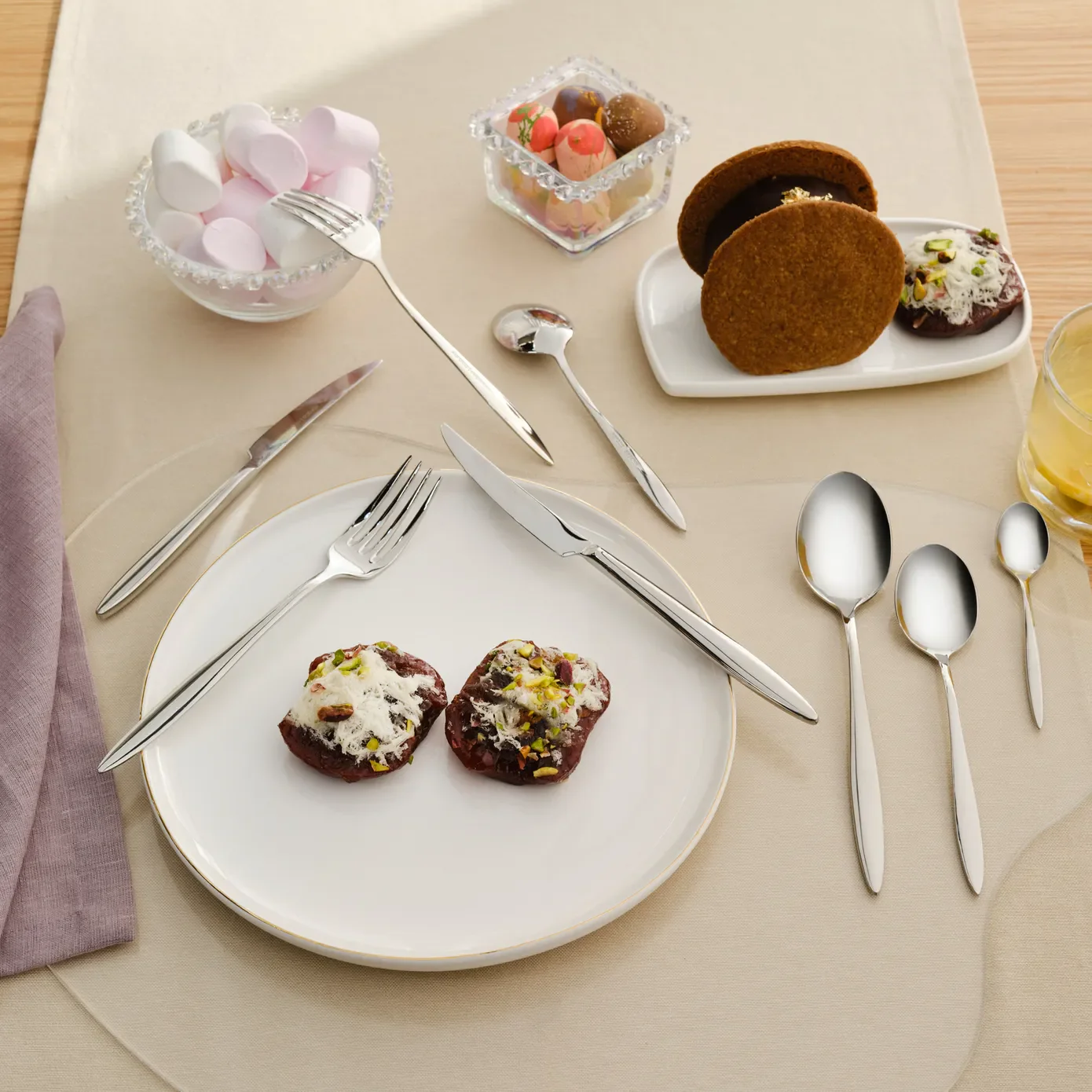 Ensemble de couverts Karaca Novara Elegance pour 12 personnes, 84 pièces - Image 6