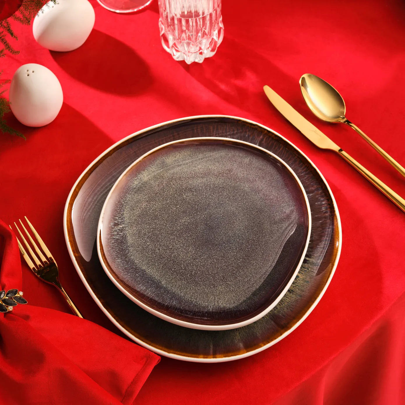 Karaca Red Carpet Collection Service de table Streamline New Galactic Stoneware pour 12 personnes, 59 pièces, blanc - Image 3