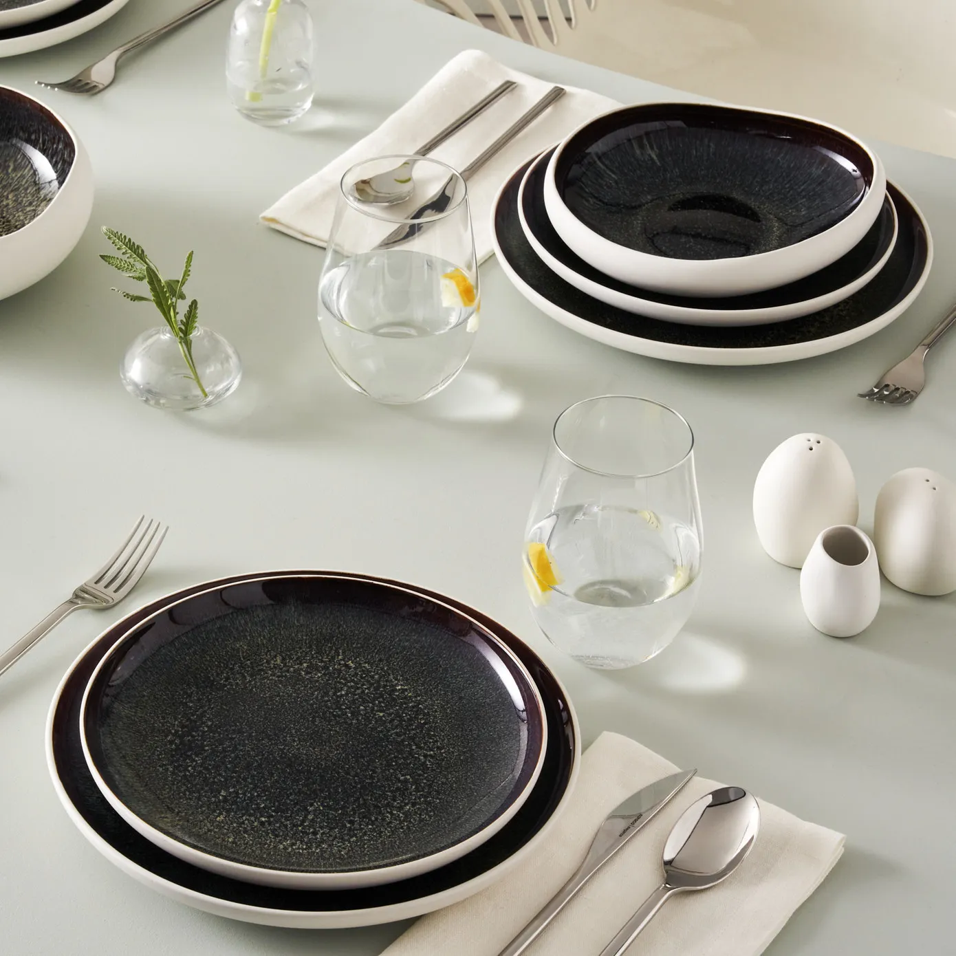 Service de table Karaca Streamline Galactic Stoneware pour 12 personnes, 59 pièces - Image 4
