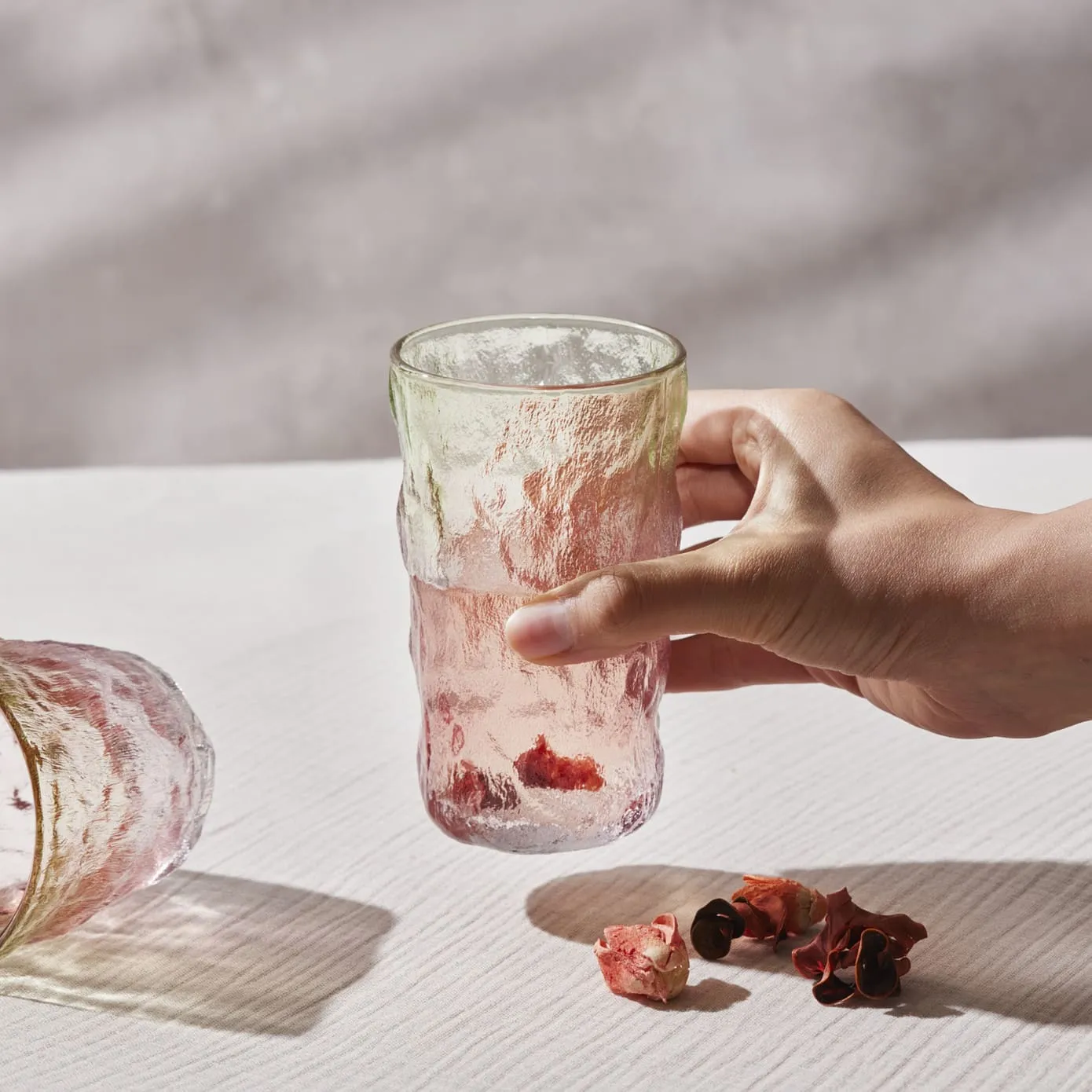 Verre à boisson Karaca Glacier, 383 ml, rouge vert - Image 6